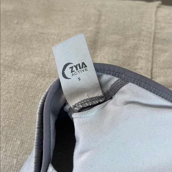 ZYIA Active White and Gray Luxe Strappy Bra Size Small - Picture 3 of 5